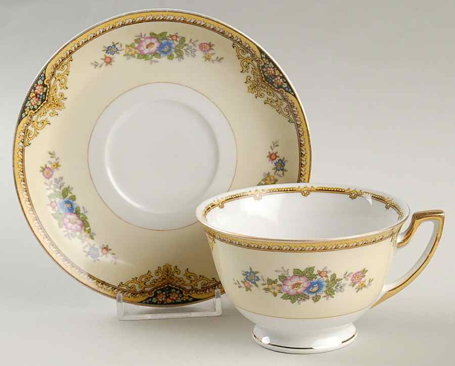 Uxbridge Footed Cup & Saucer Set by Meito-1