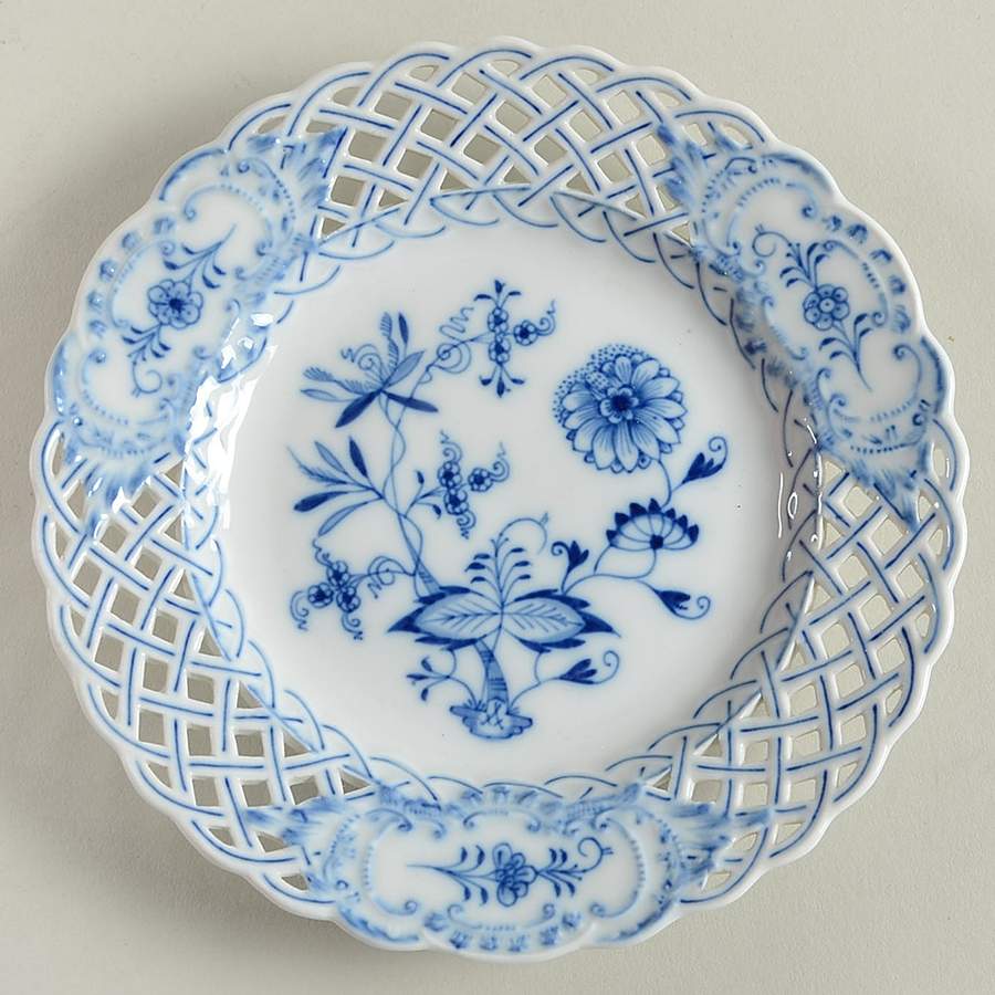 Blue Onion (Pierced, No Trim) Bread & Butter Plate by Meissen (Germany)-1