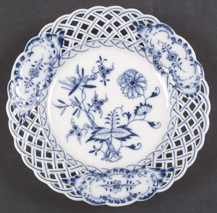 Blue Onion (Pierced, No Trim) Bread & Butter Plate by Meissen (Germany)-1