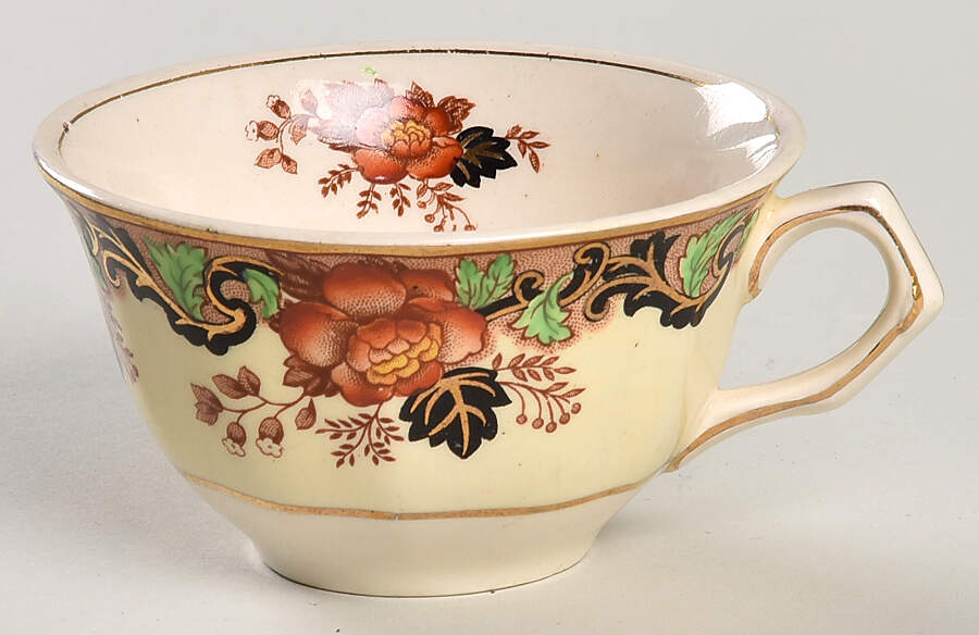 Victoria Footed Cup by John Maddock & Sons-1