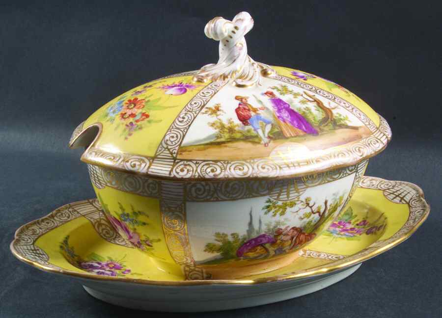 MSS53 Sauce Boat with Attached Underplate by Meissen (Germany)-1