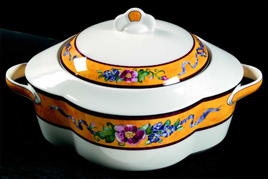 Venetian Hall 2.5 Quart Oval Covered Casserole by Mikasa-1