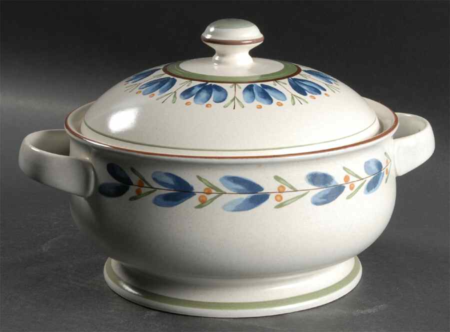 Blossom Fleur 2 Qt Round Covered Casserole by Mikasa-1