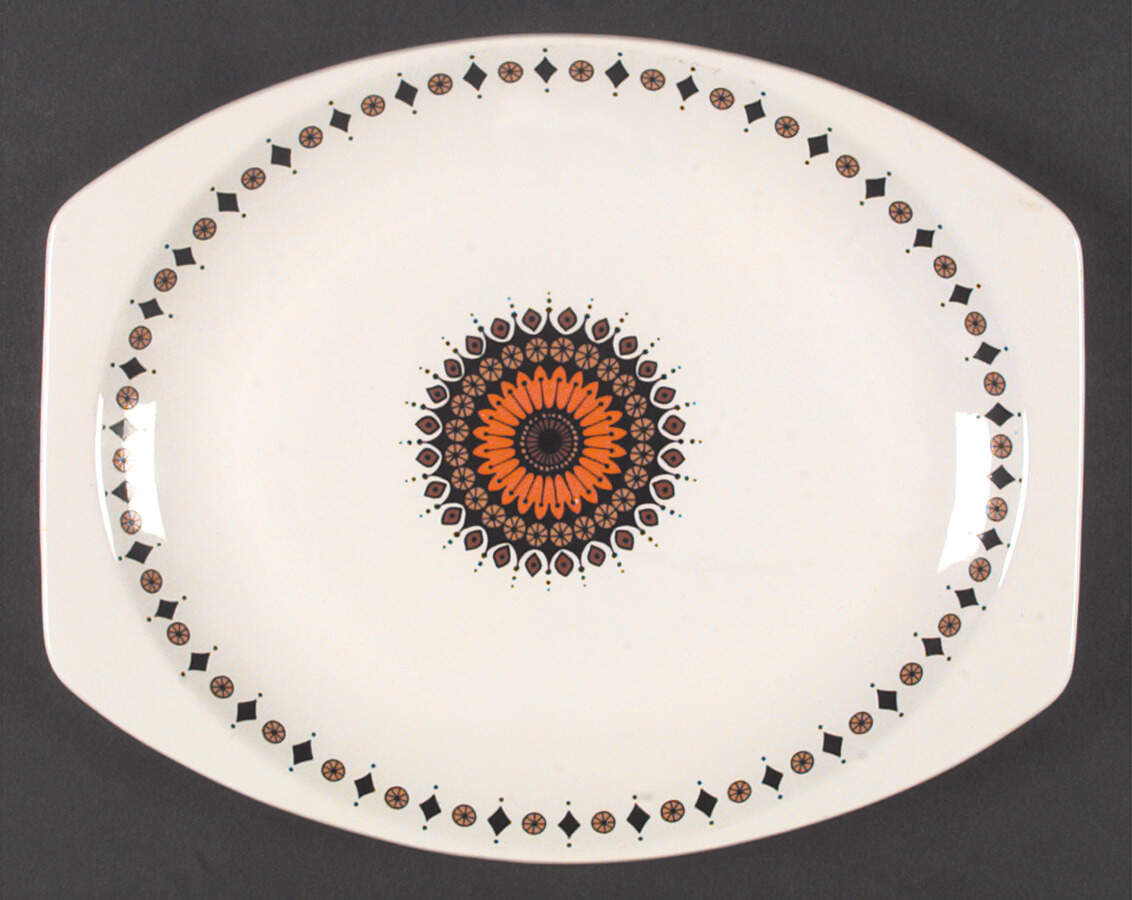 MEK81 14" Oval Serving Platter by J & G Meakin-1