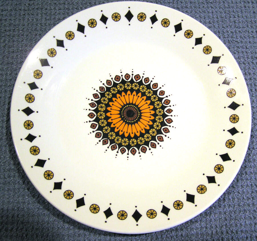 MEK81 Dinner Plate by J & G Meakin-1