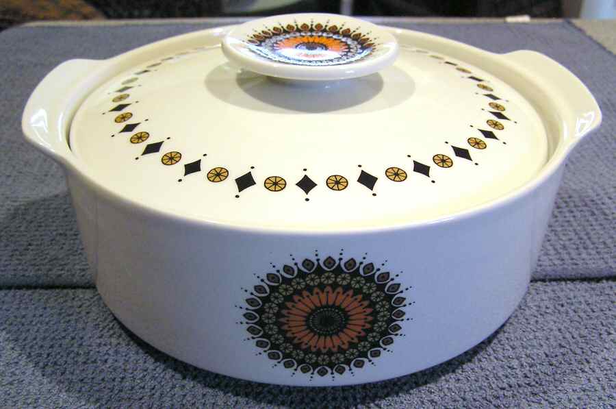 MEK81 Round Covered Vegetable by J & G Meakin-1