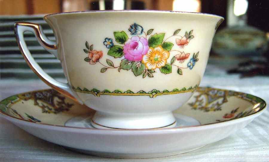 MEI634 Footed Cup & Saucer Set by Meito-1