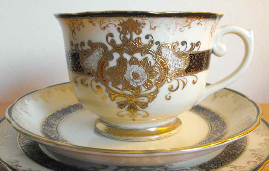MEI635 Footed Cup & Saucer Set by Meito-1