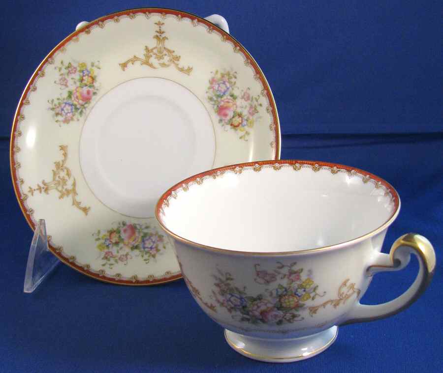 MEI643 Footed Cup & Saucer Set by Meito-1