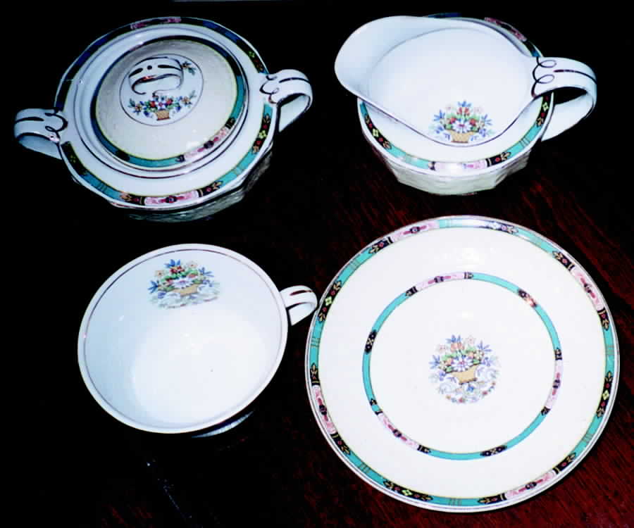 MEA78 Footed Cup & Saucer Set by Alfred Meakin-1