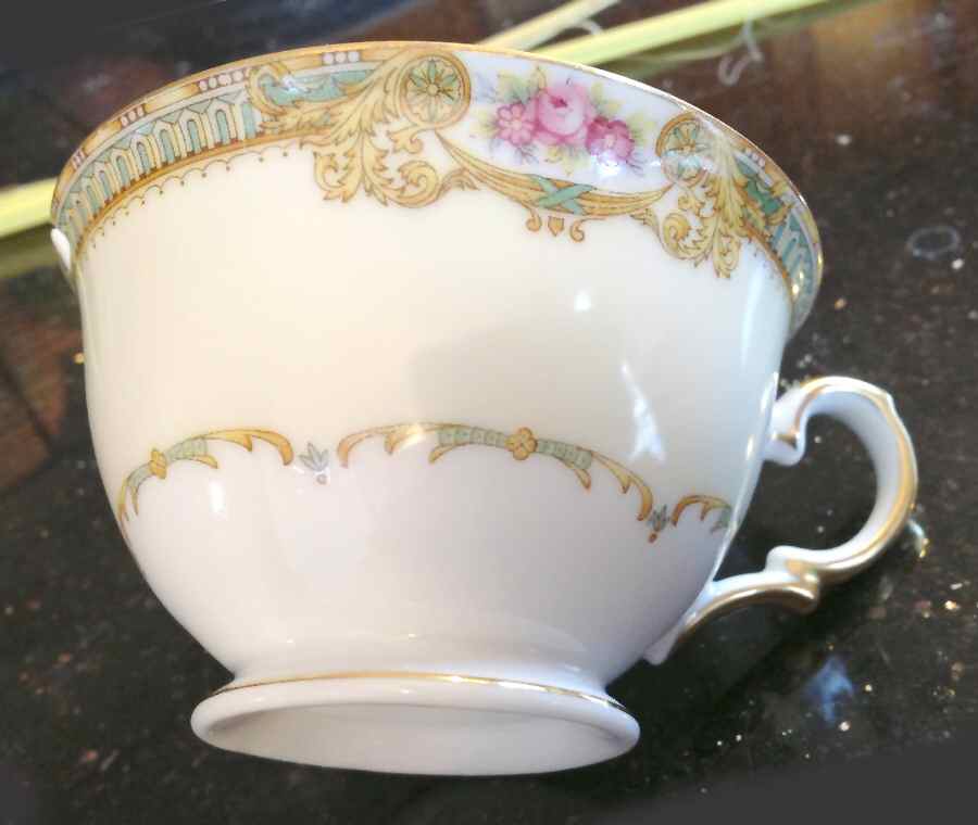 V1214 Footed Cup by Meito-1