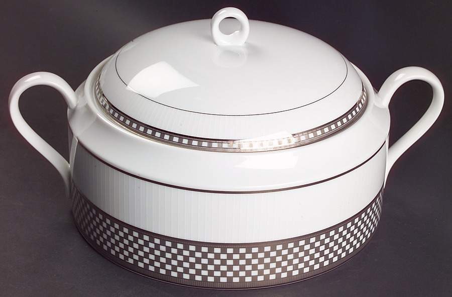 Platinum Symmetry 2 Qt Round Covered Casserole by Mikasa-1