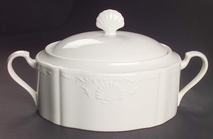 South Hampton White 2 Quart Oval Covered Casserole by Mikasa-1
