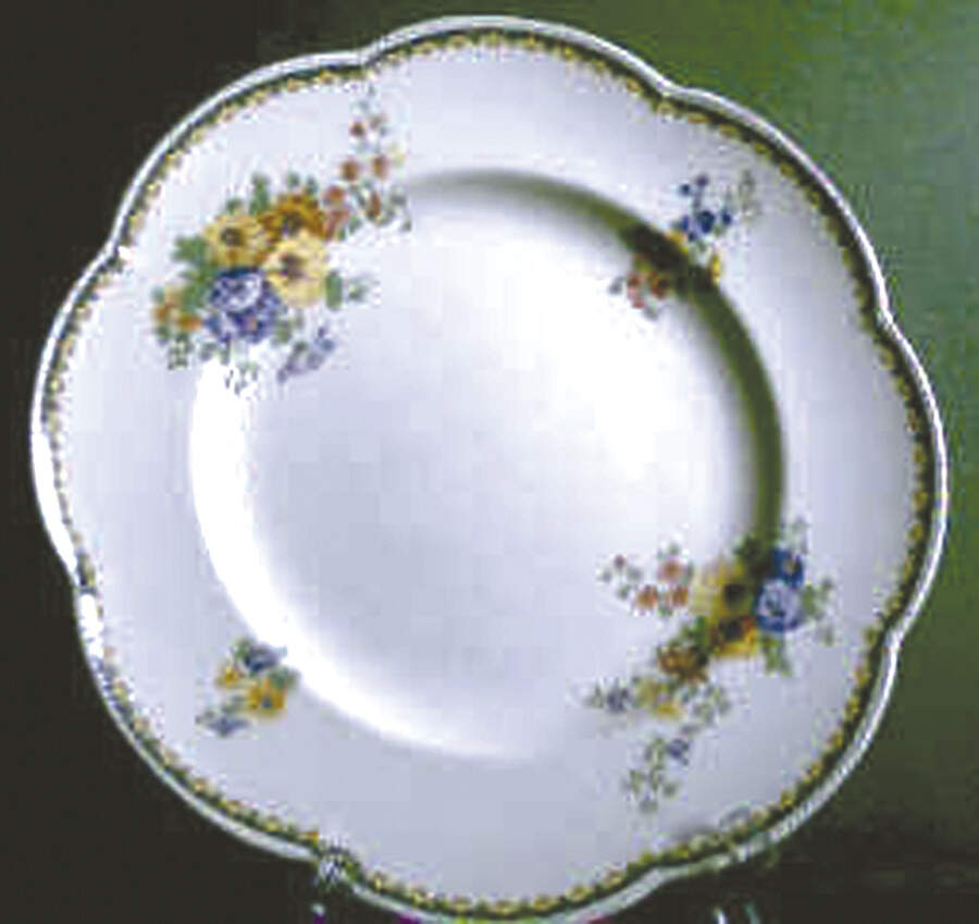 The Dolores Dinner Plate by J & G Meakin-1
