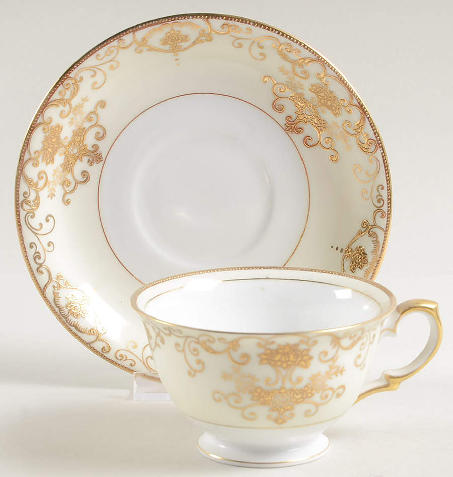 V1251 Footed Cup & Saucer Set by Meito-1