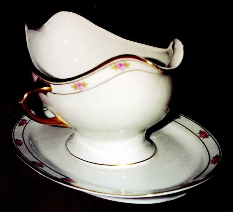 MUE82 Gravy Boat & Underplate by Paul Muller-1
