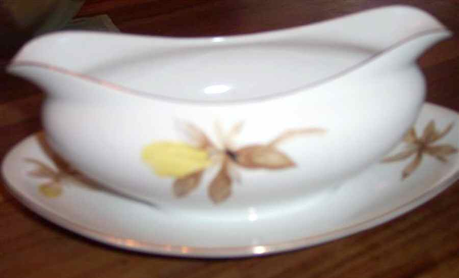 536 Gravy Boat with Attached Underplate by Meito-1
