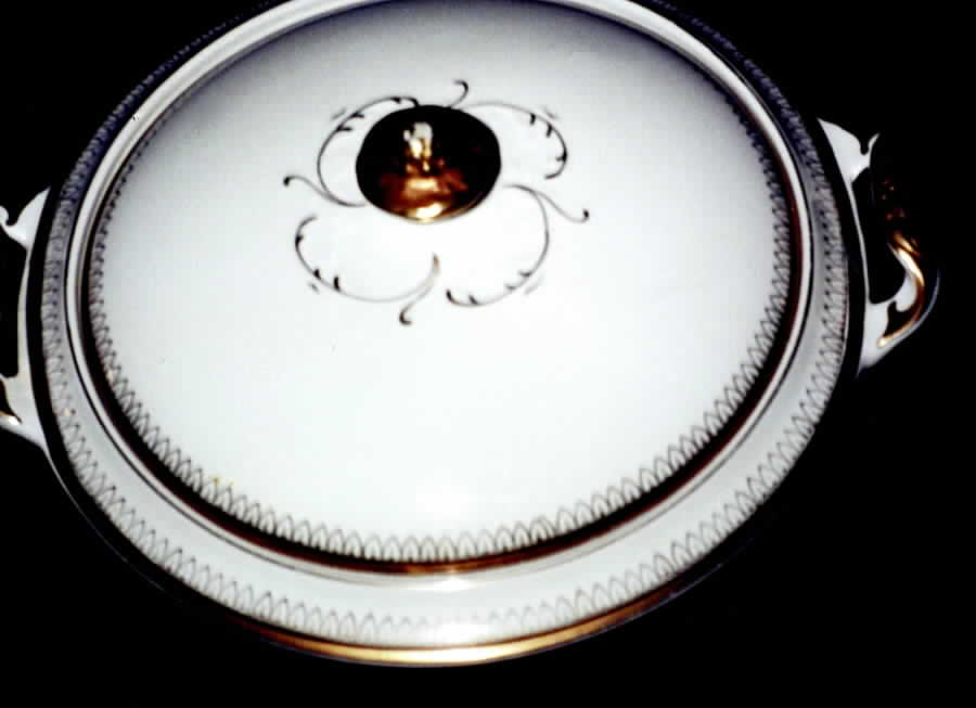 MEA88 Round Covered Vegetable by Alfred Meakin-1