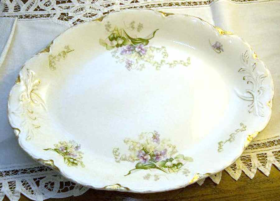 Cambridge (Gold Trim) 14" Oval Serving Platter by J & G Meakin-1