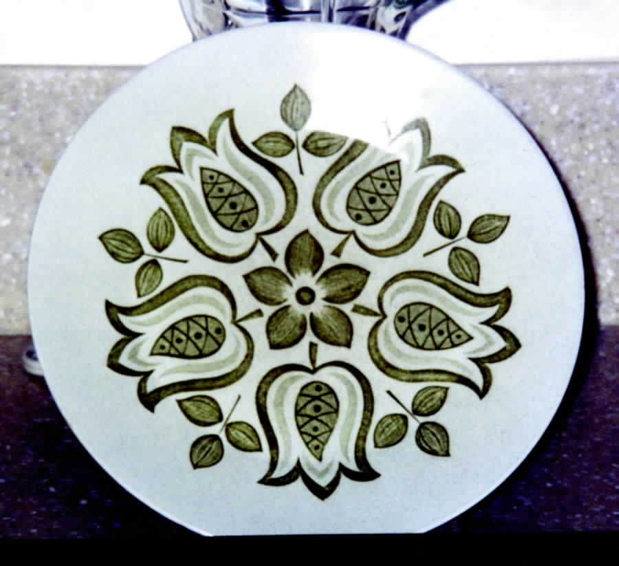 Tulip Time (Green) Luncheon Plate by J & G Meakin-1