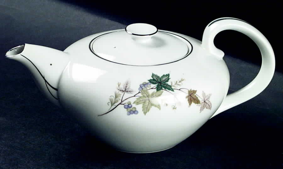 MEI674 Teapot & Lid by Meito-1