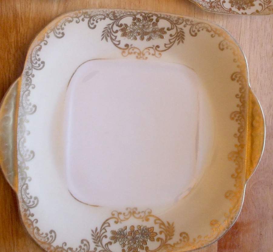 MEI680 Square Handled Cake Plate by Meito-1