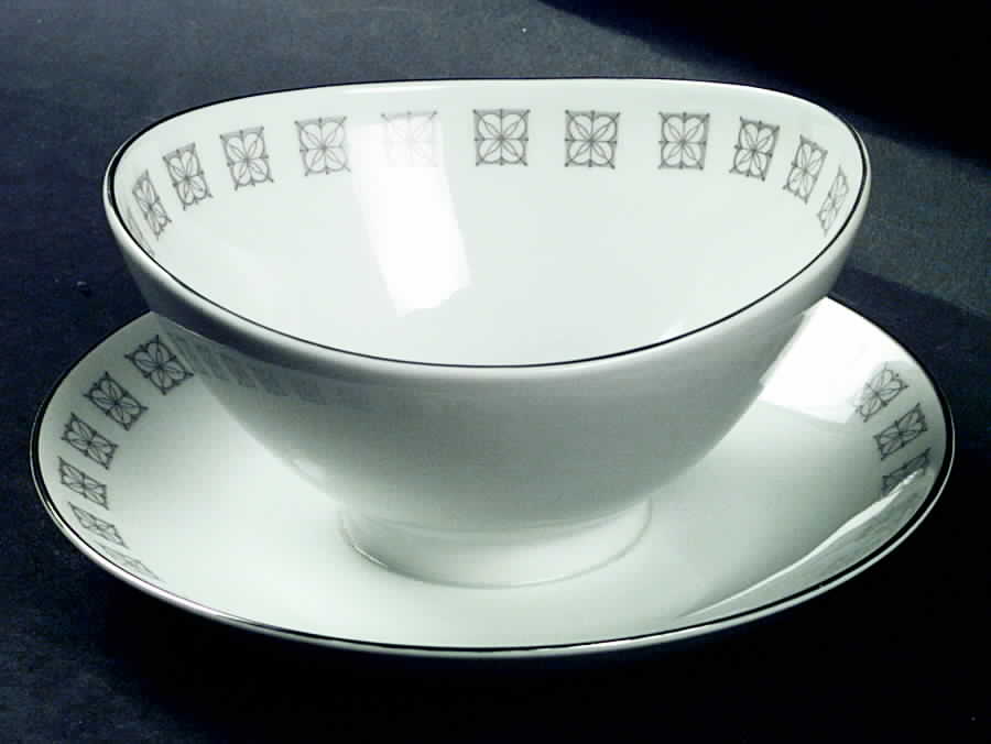 Glen Gravy Boat with Attached Underplate by Mikasa-1
