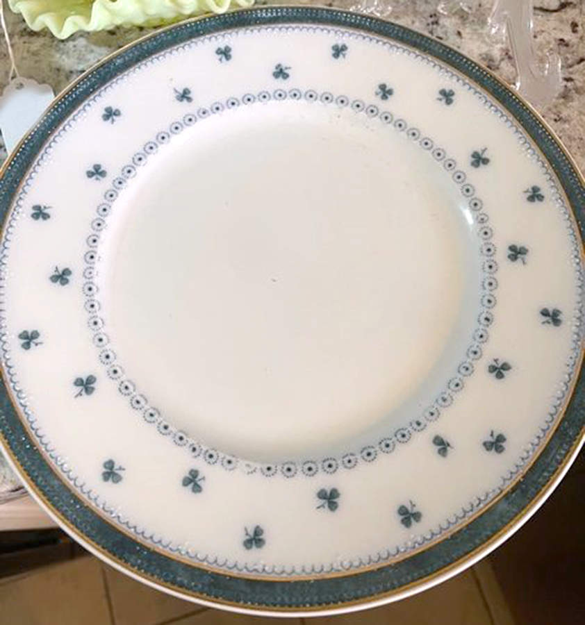 Victoria (Green Clover, Gold Trim) Dinner Plate by J & G Meakin-1