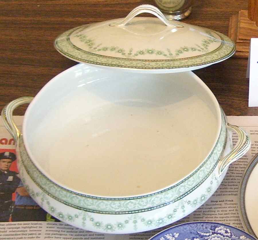 Woodbine Green Round Covered Vegetable by J & G Meakin-1