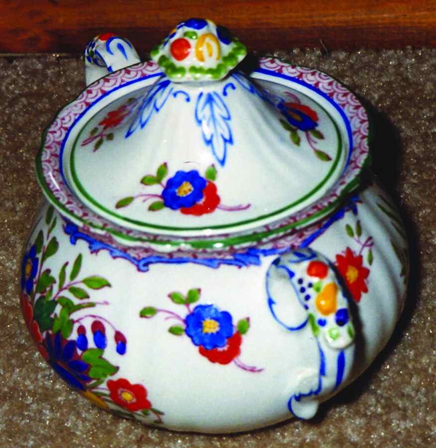 Chelsea (Green Trim) Sugar Bowl & Lid by Mason's-1