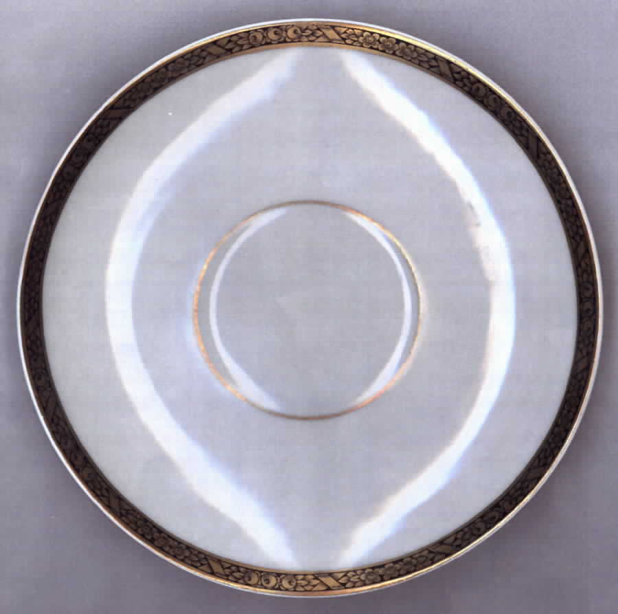 MUE86 Saucer by Paul Muller-1