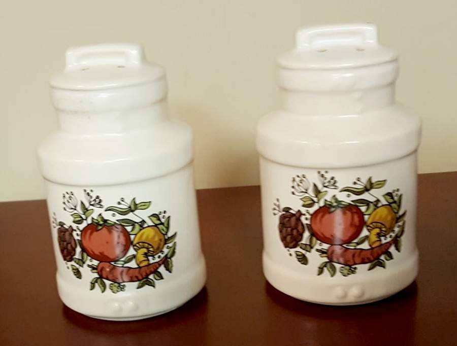 Spice Delight Salt & Pepper Set by Nelson McCoy-1
