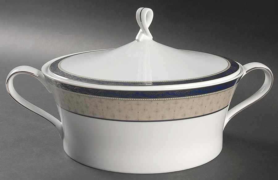 Delacourt 2 Qt Round Covered Casserole by Mikasa-1