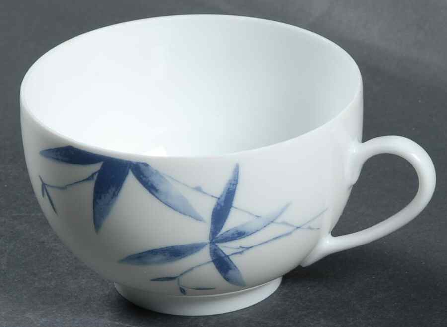 Regard (Envie Shape) Flat Cup by Medard de Noblat-1