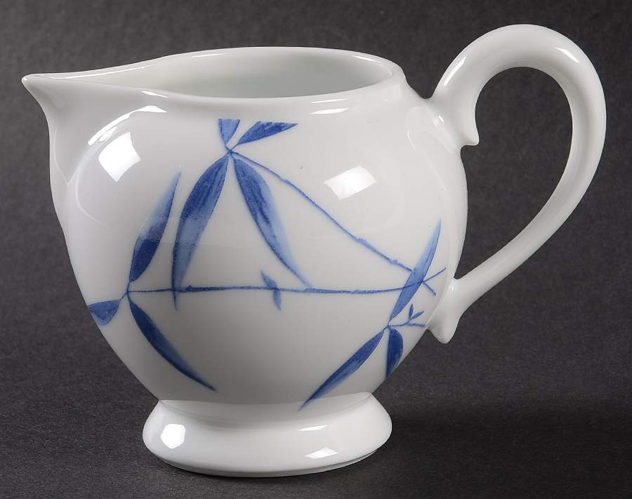 Regard (Envie Shape) Creamer by Medard de Noblat-1