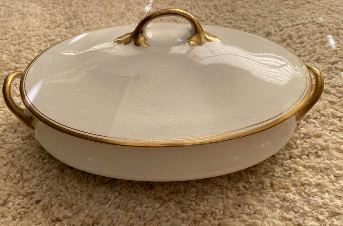 MEK122 Oval Covered Vegetable by J & G Meakin-1