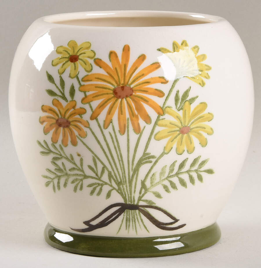Daisy Bouquet Medium Canister No Lid by Metlox - Poppytrail - Vernon-1