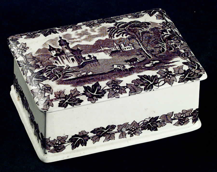 MLG4 Cigarette Box & Lid by C T Maling & Sons-1