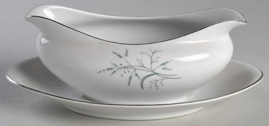 Clarinda Gravy Boat with Attached Underplate by Meito-1