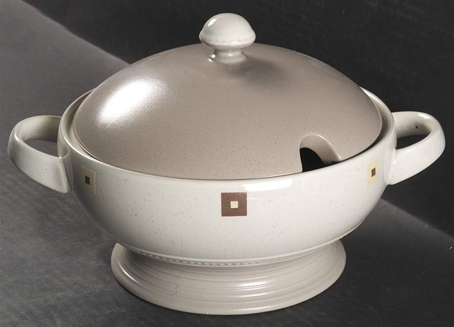 Penthouse 2 Qt Round Covered Casserole by Mikasa-1