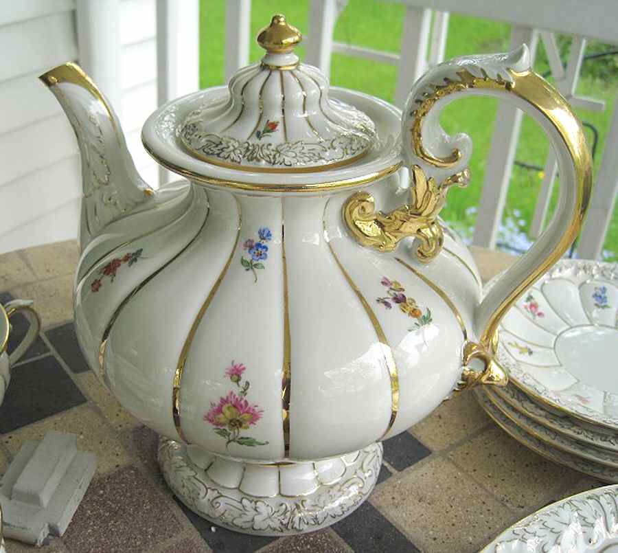 MSS73 Teapot & Lid by Meissen (Germany)-1