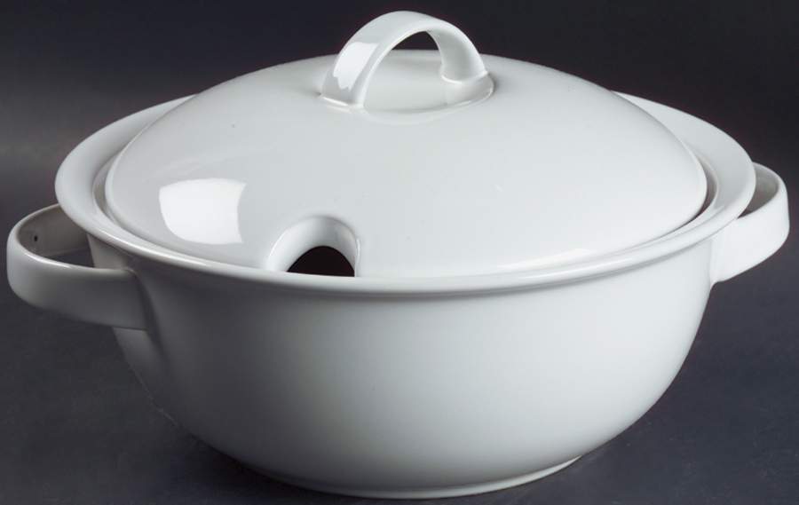 White Cliff 2 Qt Round Covered Casserole by Mikasa-1
