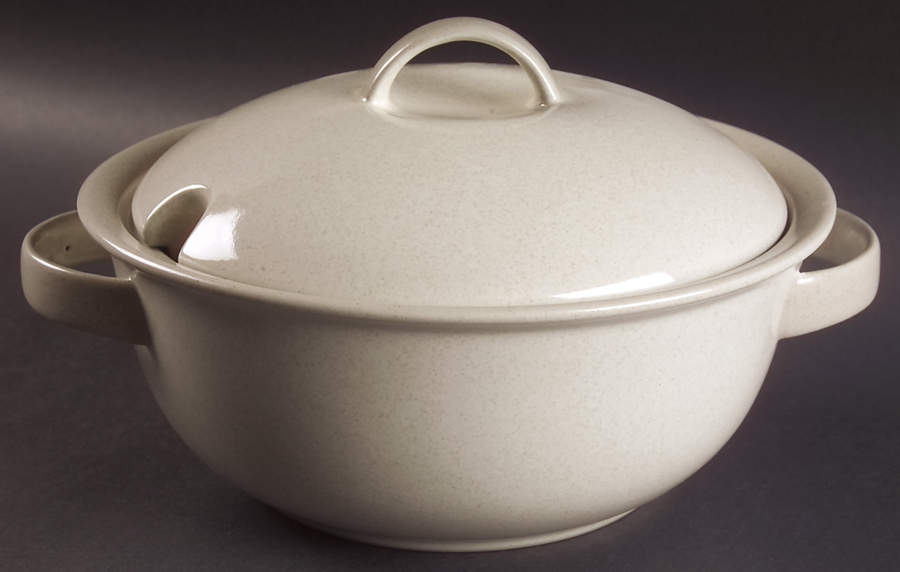 Malibu Dune 2 Qt Round Covered Casserole by Mikasa-1