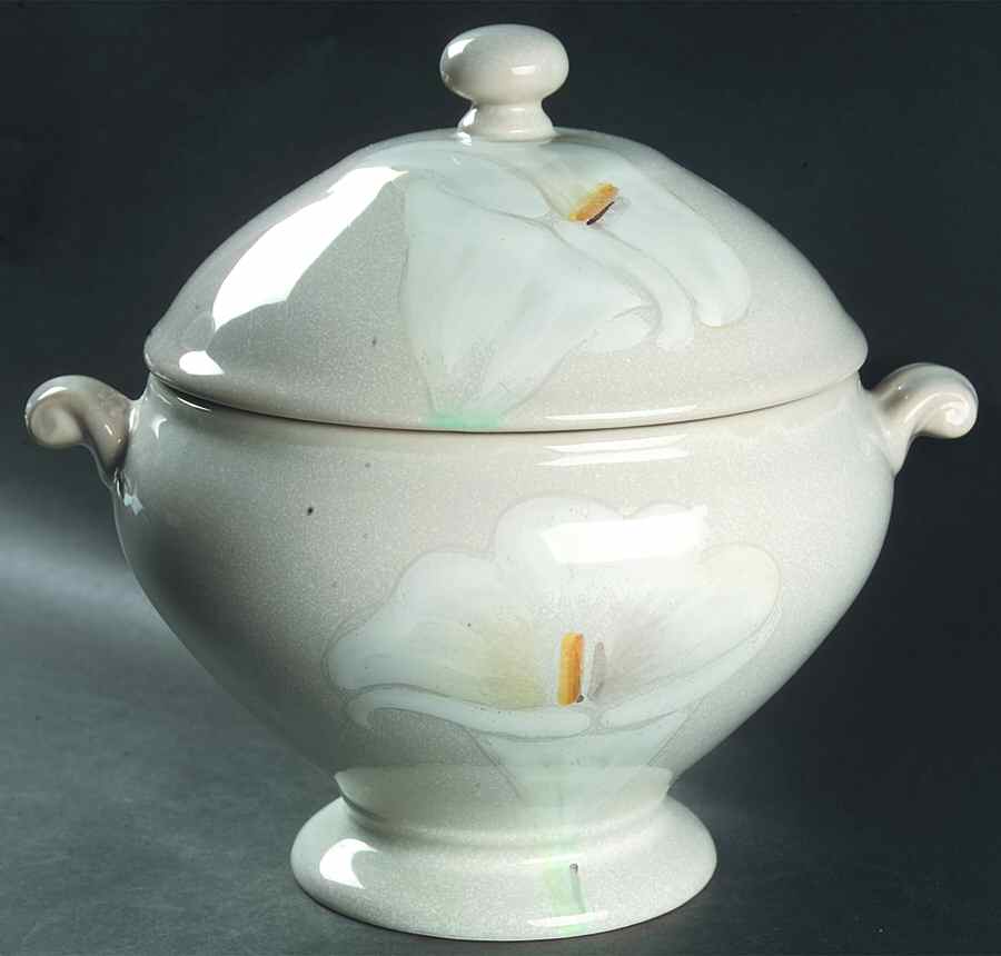 Savoir Vivre Tureen &  Lid by Mikasa-1