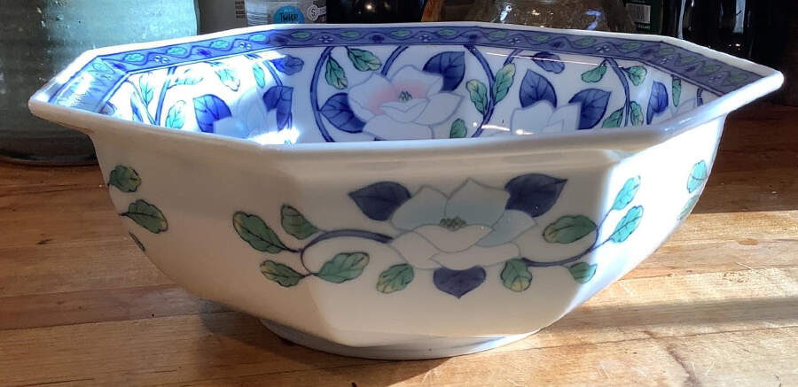 Gokusai 7" Octagonal Serving Bowl by Maebata-1