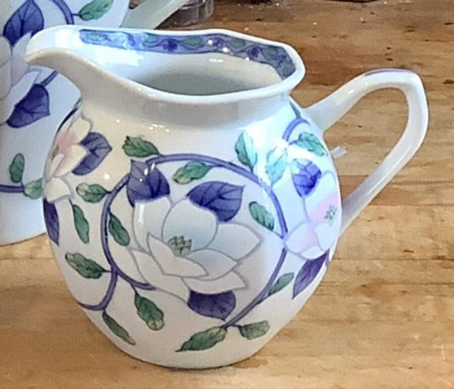 Gokusai Creamer by Maebata-1