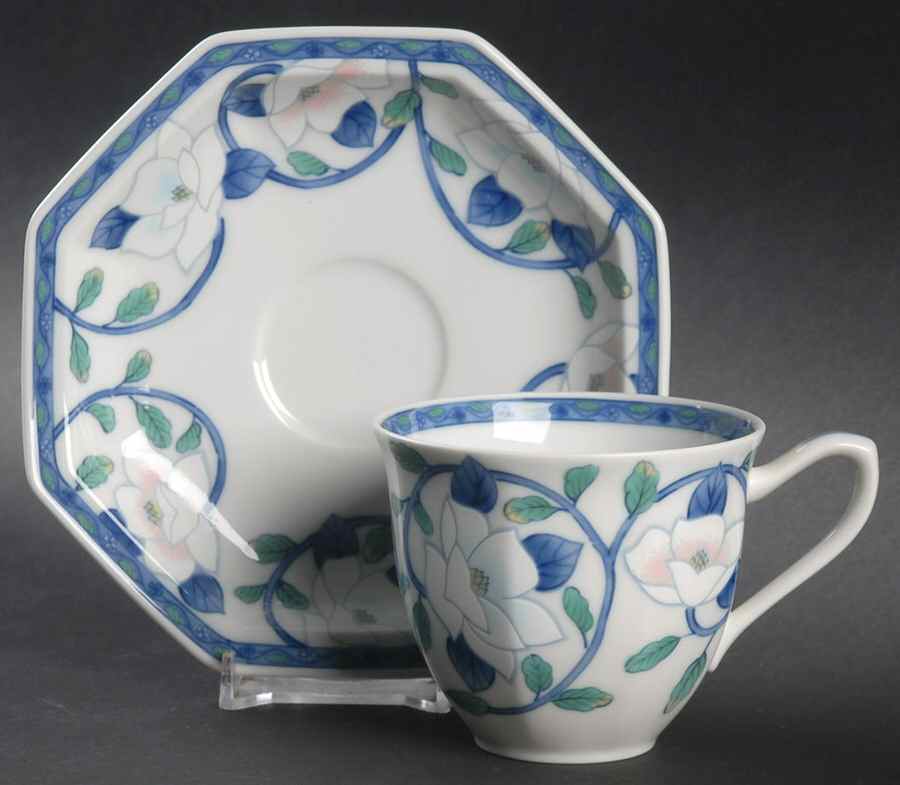Gokusai Flat Cup & Saucer Set by Maebata-1