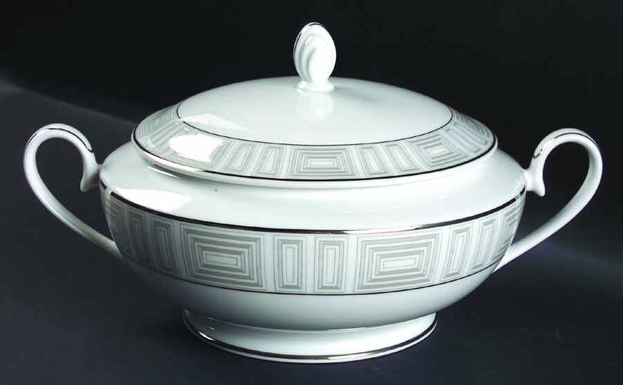 Parthenon 2 Qt Round Covered Casserole by Mikasa-1