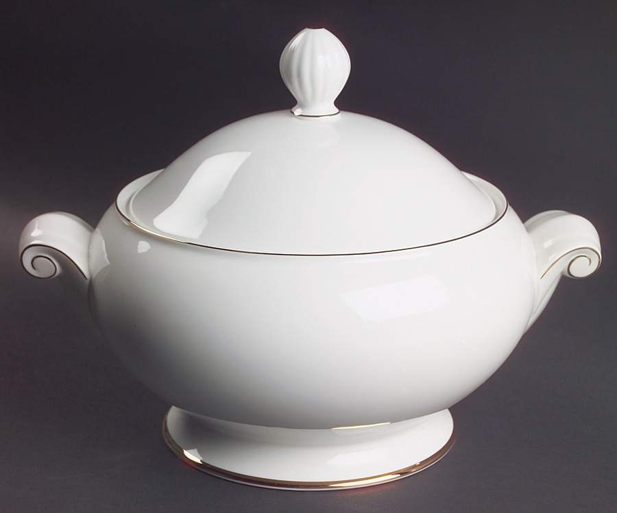Cameo Gold 3 Quart Round Covered Casserole by Mikasa-1
