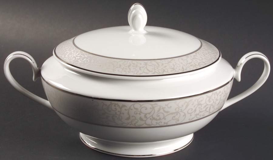 Parchment (Thailand) 2 Qt Round Covered Casserole by Mikasa-1